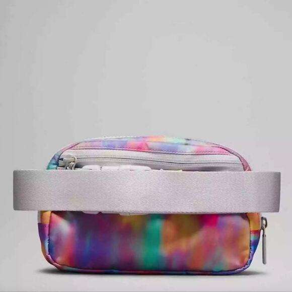 NWT Lululemon Everywhere Crossbody Belt Bag 1L - Prism Wash Multi/Vapor Rainbow - Picture 2 of 3